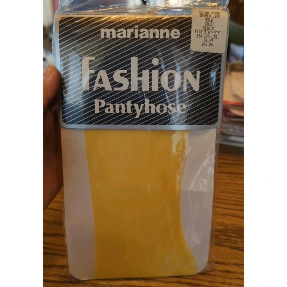 New Vintage Marianne Fashion Pantyhose‎ Size C Gold Ultra Sheer Seamed Leaf